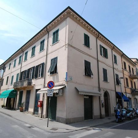 Hotel La Viareggina à Viareggio Extérieur photo