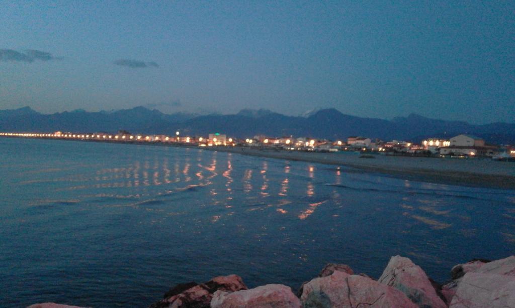 Hotel La Viareggina à Viareggio Extérieur photo